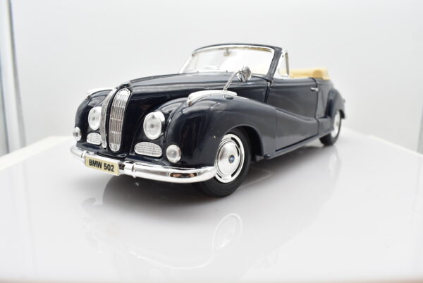 Modellino auto scala 1:18 BMW 502 diecast modellismo da collezione - Image 9
