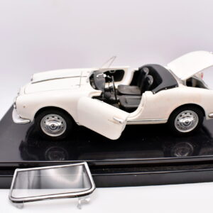 Modellino auto ALFA ROMEO GIULIETTA SPIDER scala 1:24 diecast modellismo da collezione