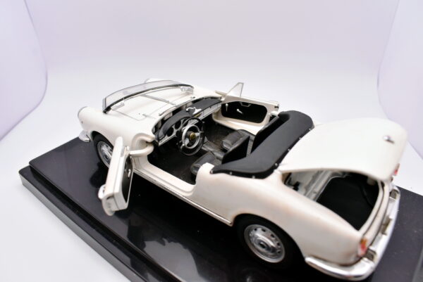 Modellino auto ALFA ROMEO GIULIETTA SPIDER scala 1:24 diecast modellismo da collezione - Image 2