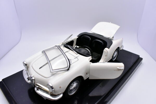 Modellino auto ALFA ROMEO GIULIETTA SPIDER scala 1:24 diecast modellismo da collezione - Image 3