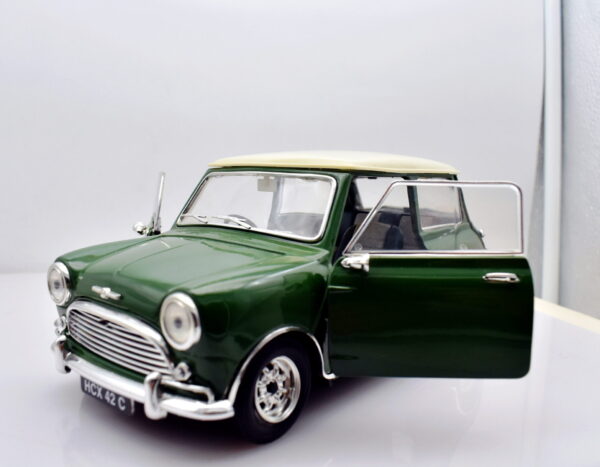Modellino auto scala 1:18 Mini Cooper Burago diecast modellismo da collezione