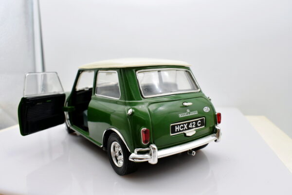 Modellino auto scala 1:18 Mini Cooper Burago diecast modellismo da collezione - Image 3