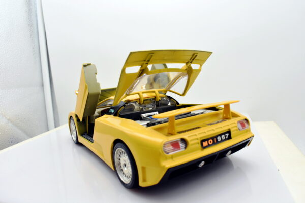 Modellino auto scala 1:18 BUGATTI 110 EB Burago modellismo da collezione - Image 3