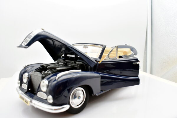 Modellino auto scala 1:18 BMW 502 diecast modellismo da collezione - Image 2