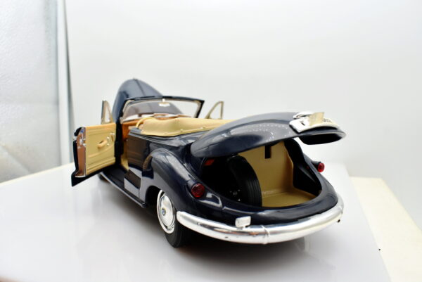 Modellino auto scala 1:18 BMW 502 diecast modellismo da collezione - Image 3
