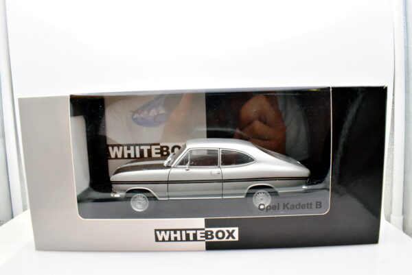 modellino auto opel kadett B scala 1:24 collezione modellismo - Image 2
