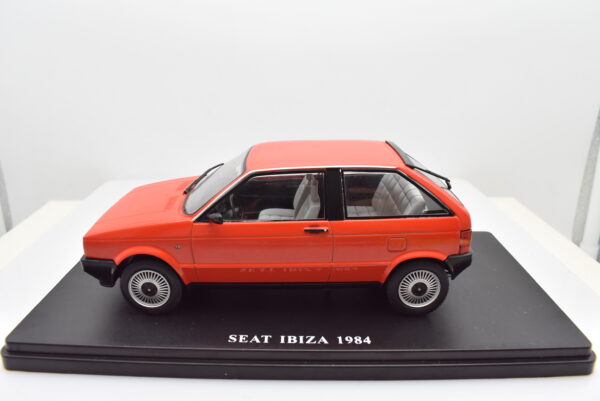 Modellino auto SEAT IBIZA scala 1:24 diecast modellismo da collezione - Image 2