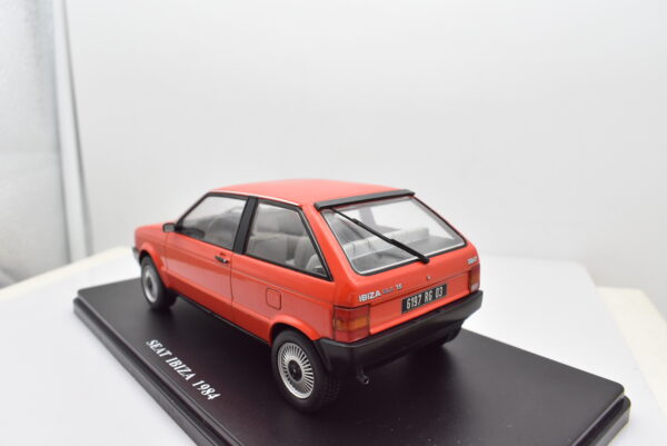 Modellino auto SEAT IBIZA scala 1:24 diecast modellismo da collezione - Image 3