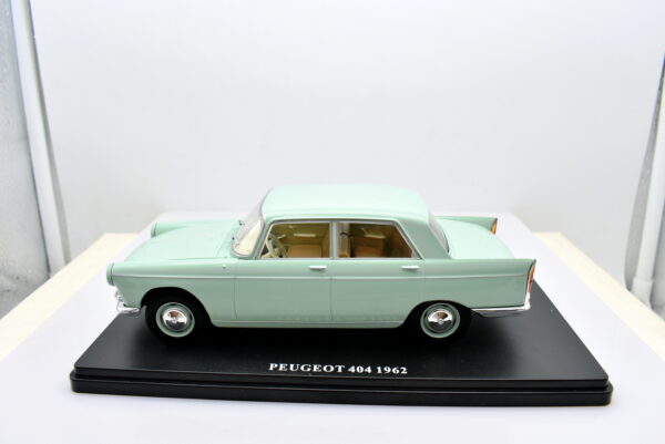 Modellino auto scala 1:24 Peugeot 404 diecast collezione modellismo - Image 2