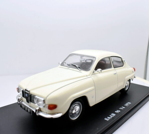 Modellino auto scala 1:24 SAAB 96 V4 diecast collezione modellismo