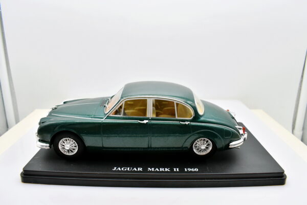 Modellino auto scala 1:24 Jaguar Mark II diecast collezione modellismo - Image 2