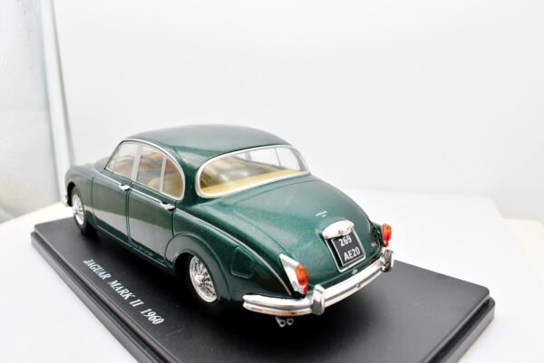 Modellino auto scala 1:24 Jaguar Mark II diecast collezione modellismo - Image 4