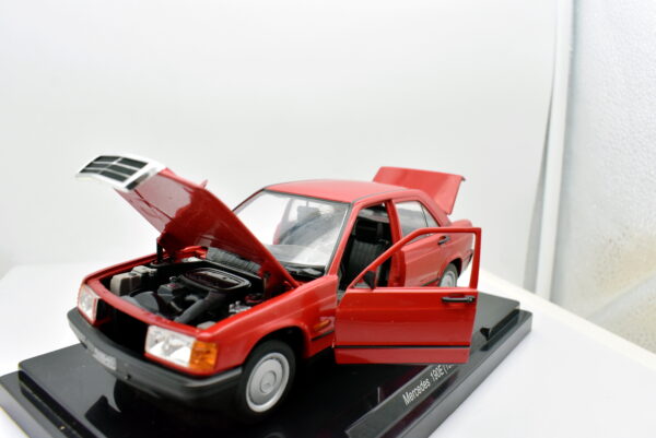 Modellino auto Mercedes 190E scala 1/24 diecast modellismo collezione statico - Image 3