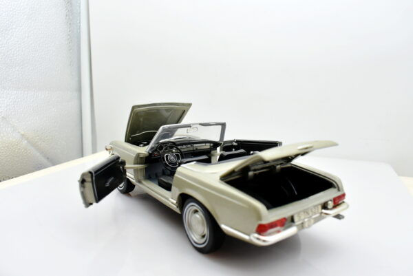 Modellino auto Mercedes 230 SL scala 1:24 diecast collezione modellismo statico - Image 4