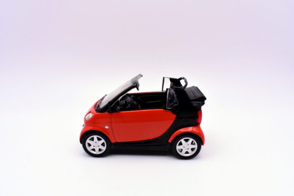 Modellino auto scala 1:43 Smart cabrio modellismo statico da collezione diecast - Image 2