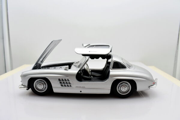 Modellino auto scala 1:24 mercedes benz 300 sl diecast modellismo statico - Image 2