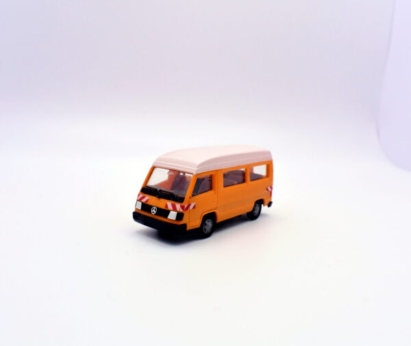 modellino furgone scala 1:87 herpa mercedes benz 100D modellismo da collezione