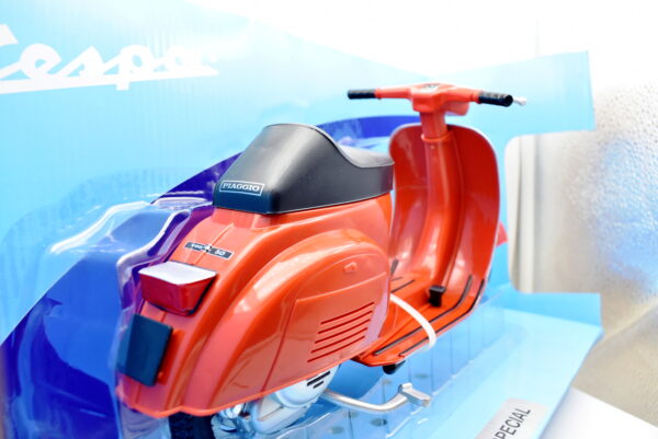 Modellini vespa 50 SPECIAL scala 1:18 modellismo da collezione - Image 5