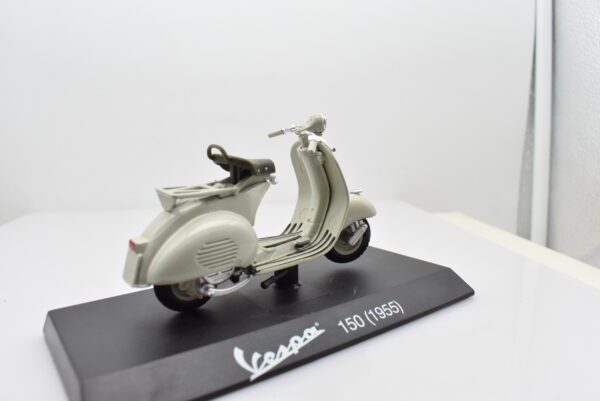 Modellini vespa 150 scala 1:18 modellismo da collezione - Image 2