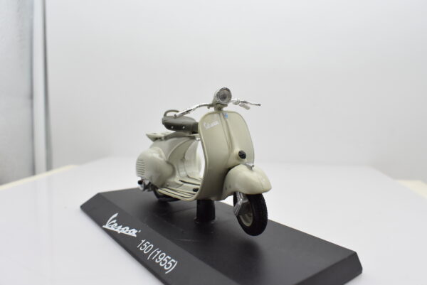Modellini vespa 150 scala 1:18 modellismo da collezione - Image 3