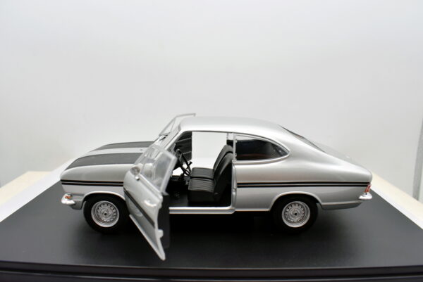 modellino auto opel kadett B scala 1:24 collezione modellismo - Image 4