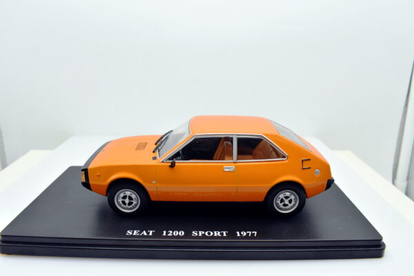 Modellino auto scala 1:24 SEAT 1200 SPORT diecast collezione modellismo - Image 2