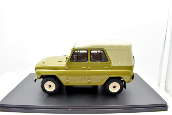 UAZ 469 modellino auto scala 1:24 collezione modellismo - Image 2