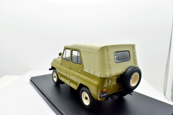 UAZ 469 modellino auto scala 1:24 collezione modellismo - Image 4