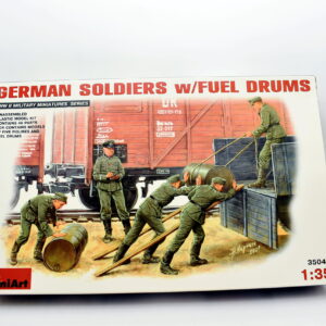 Modellino kit di montaggio soldati figure militari mini art German soldiers w/ fuel drums 1:35