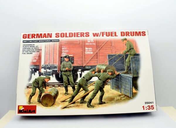 Modellino kit di montaggio soldati figure militari mini art German soldiers w/ fuel drums 1:35
