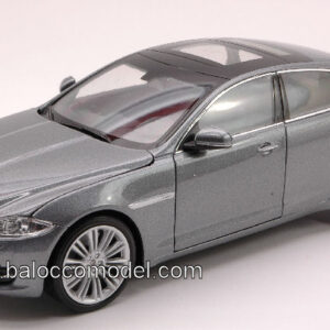 Modellino auto scala 1:24 JAGUAR XJ modellismo statico diecast collezione