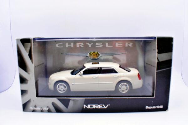 Modellino auto scala 1:43 Chrysler 300C norev diecast modellismo da collezione - Image 2