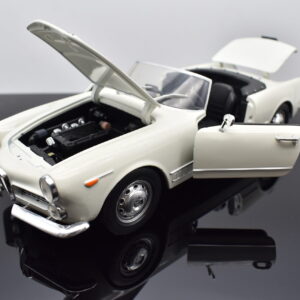 Modellino auto ALFA ROMEO SPIDER 2000 scala 1:24 diecast modellismo da collezione