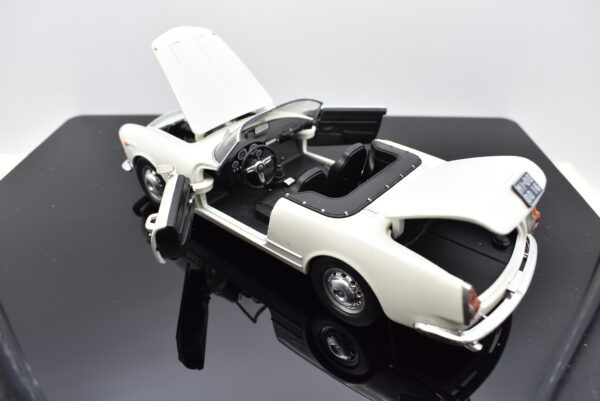 Modellino auto ALFA ROMEO SPIDER 2000 scala 1:24 diecast modellismo da collezione - Image 8