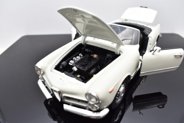 Modellino auto ALFA ROMEO SPIDER 2000 scala 1:24 diecast modellismo da collezione - Image 9