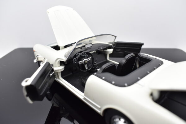Modellino auto ALFA ROMEO SPIDER 2000 scala 1:24 diecast modellismo da collezione - Image 10