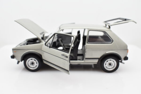 Modellino auto scala 1:24 VOLKSWAGEN VW GOLF GTI modellismo da collezione diecast - Image 2