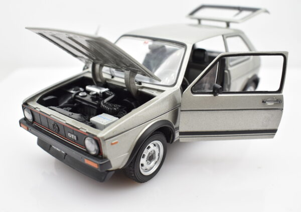 Modellino auto scala 1:24 VOLKSWAGEN VW GOLF GTI modellismo da collezione diecast