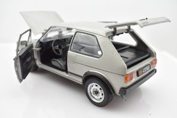 Modellino auto scala 1:24 VOLKSWAGEN VW GOLF GTI modellismo da collezione diecast - Image 4