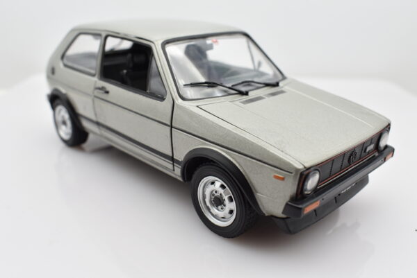 Modellino auto scala 1:24 VOLKSWAGEN VW GOLF GTI modellismo da collezione diecast - Image 8