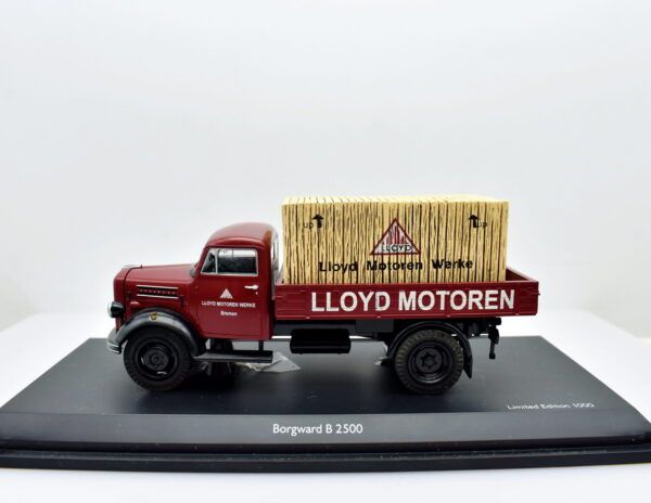 Modellino camion scala 1:43 Bogward B 2500 modellismo statico schuco