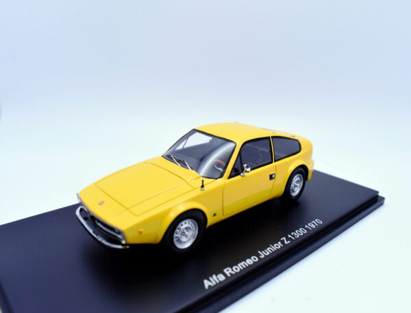 Modellino auto scala 1:43 Alfa romeo junior Z modellismo statico