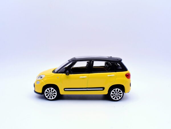 Modellino auto scala 1:43 Fiat 500 L Burago diecast modellismo statico