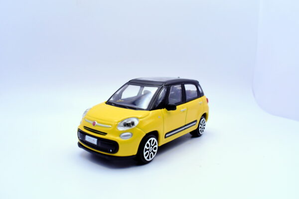 Modellino auto scala 1:43 Fiat 500 L Burago diecast modellismo statico - Image 4