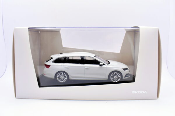 Modellino auto scala 1:43 Skoda octavia combi diecast modellismo da collezione - Image 2