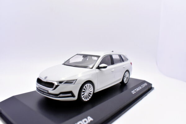 Modellino auto scala 1:43 Skoda octavia combi diecast modellismo da collezione - Image 3