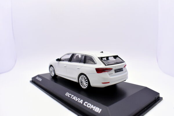 Modellino auto scala 1:43 Skoda octavia combi diecast modellismo da collezione - Image 4