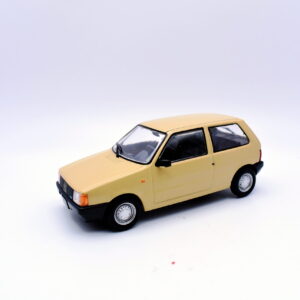 Modellino auto scala 1:43 Fiat uno diecast modellismo statico