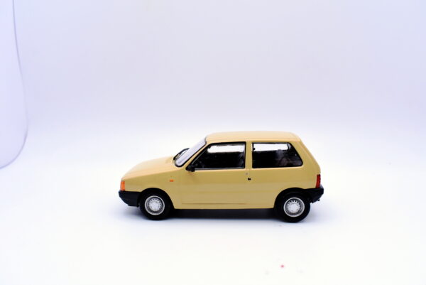 Modellino auto scala 1:43 Fiat uno diecast modellismo statico - Image 4