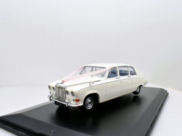 Modellino auto scala 1:43 Daimler DS420 wedding car modellismo statico epoca collezione car